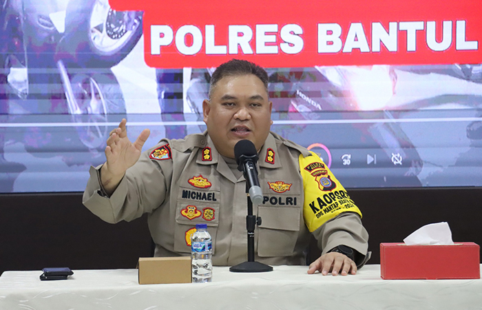 SOSIALISASI: Kapolres Bantul AKBP Michael R Risakotta saat melakukan audiensi bersama panitia lomba takbir keliling dan pengusaha sound system di Mapolres Bantul Selasa(11/6).Dokumentasi Humas Polres