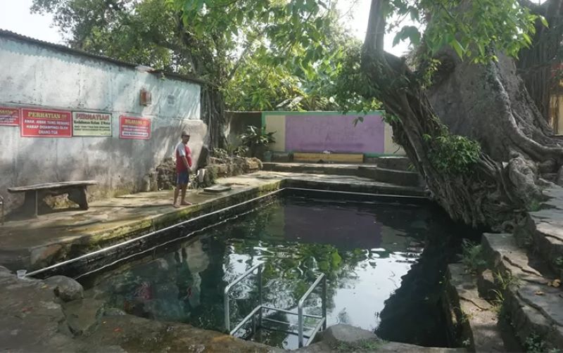 Keindahan alam yang memesona dari Taman Bulusan, sendang alami yang kini menjadi destinasi wisata alam di Desa Jembung, Kalikotes, Klaten.