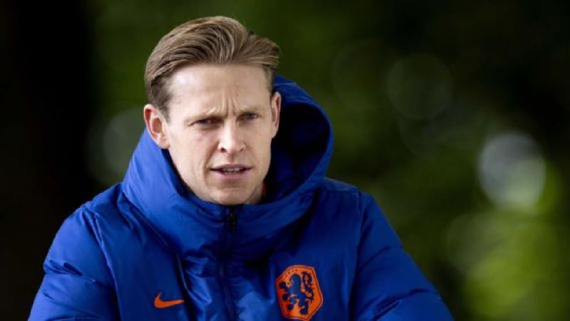 Frenkie de Jong dipastikan tidak akan tampil di Euro 2024 untuk Belanda karena cedera yang belum sembuh ( EPA/KOEN VAN WEEL)