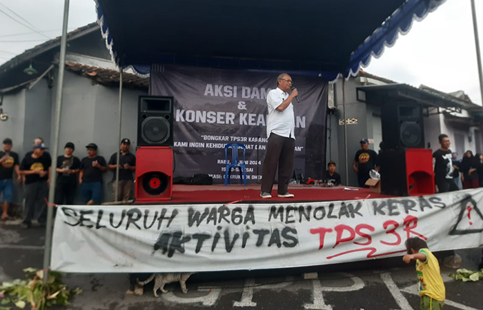 MINTA PENJELASAN: Warga Jagalan menyampaikan aspirasi terhadap keberadaan TPS3R Karangmiri di wilayahnya.Andri Triyanto untuk Radar Jogja