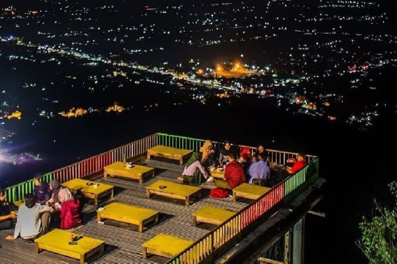 Pesona Bukit Bintang Yogyakarta.