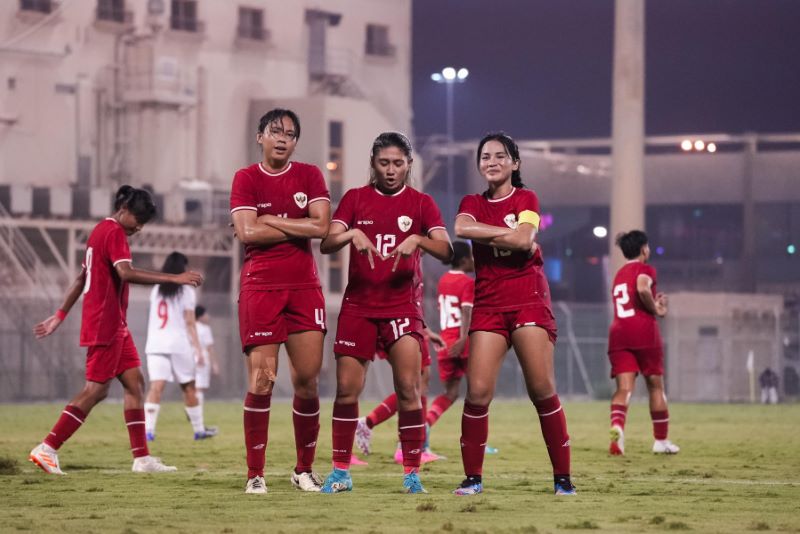 Selebrasi para penggawa timnas Wanita Indonesia usai kalahkan Bahrain dengan skor 3-0 (PSSI)