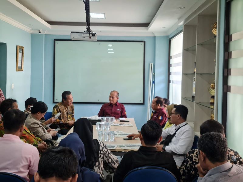 BERBINCANG: Ketua DPRD Kota Magelang bersama rombongan disambut hangat oleh perwakilan dari Radar Bali, Jumat (14/6/2024).