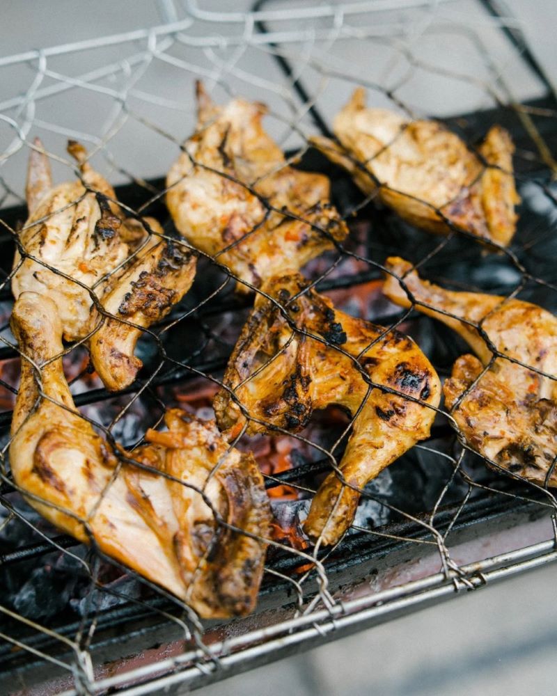 Ayam bakar kuah, salah satu menu kuliner di Jogja yang wajib dicoba.