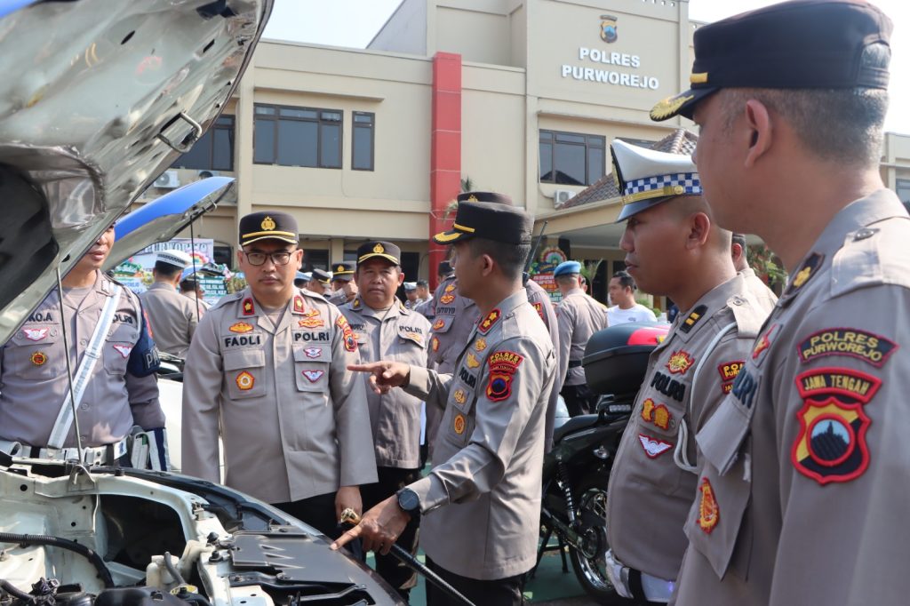 Kapolres Purworejo beserta personel Polres Purworejo saat lakukan pengecekan randis jelang Pilkada 2024.
