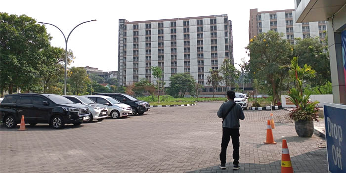DITINGGAL LARI: Apartemen Malioboro City Jogjakarta yang sampai saat ini masih mangkrak.
