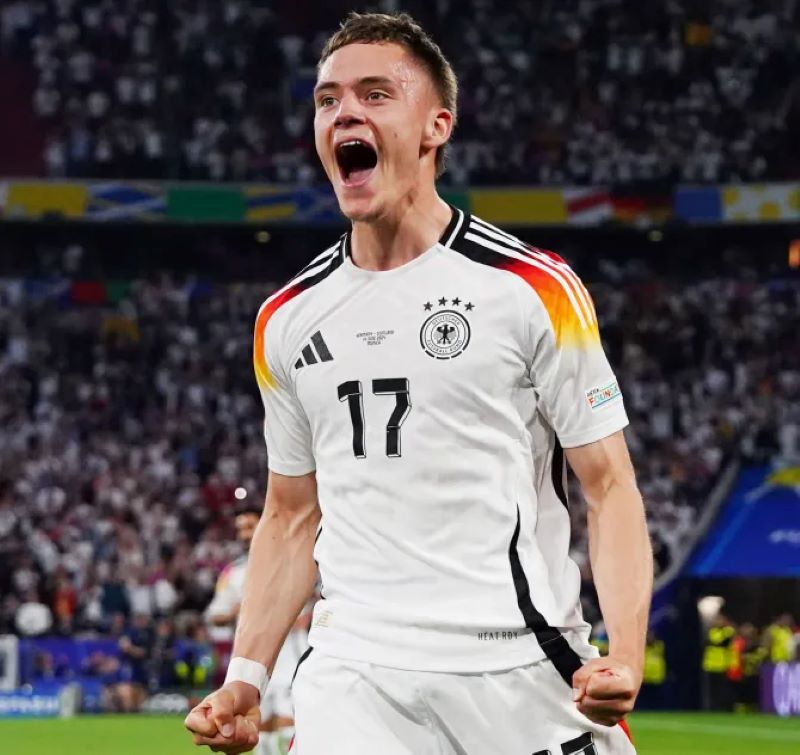 Selebrasi Florian Wirtz usai mencetak gol ke gawang Skotlandia (getty)