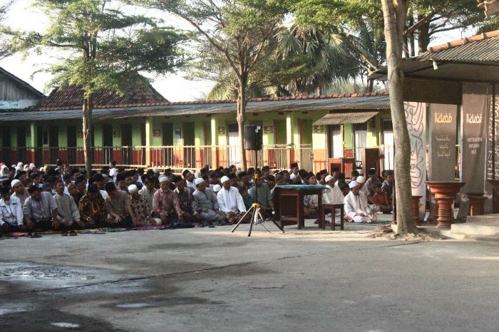 Idul Adha: Jemaah majelis sholawat asyghil kubro sudah merayakan Idul Adha hari ini dan sudah menjalankan salat id.