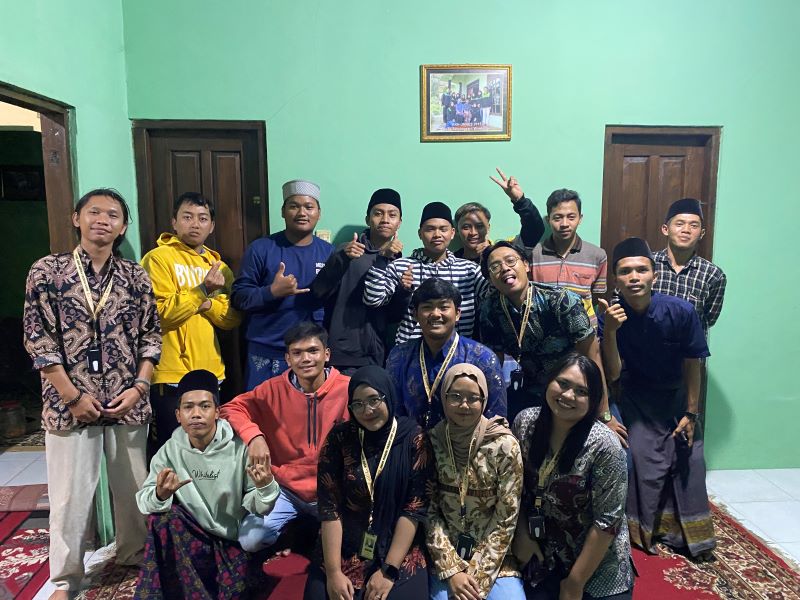 Tim Pengabdian Sewadha UMBY dan segenap pemuda Karang Taruna Dusun Jurang.