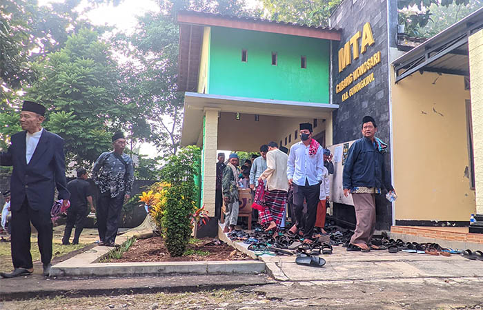 Pelaksanaan sholat Idul Adha jamaah MTA Wonosari, Kabupaten Gunungkidul, Minggu (16/6).