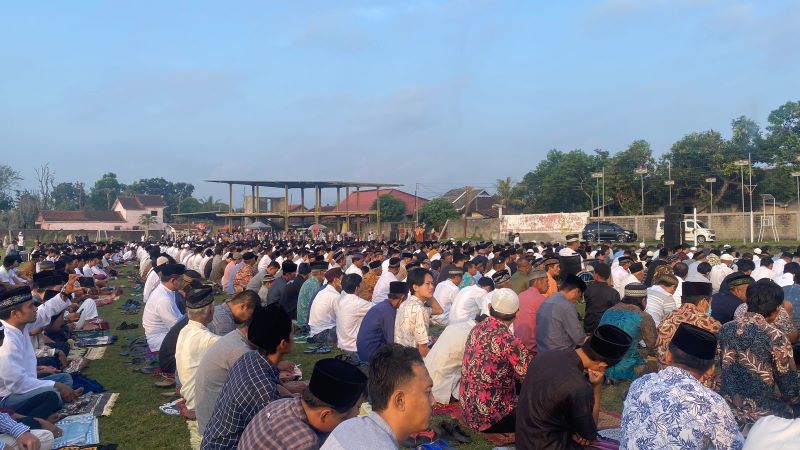Suasana pelaksanaan Sholat Idul Adha di Lapangan Krido Bantolo, Madurejo, Prambanan, Sleman.