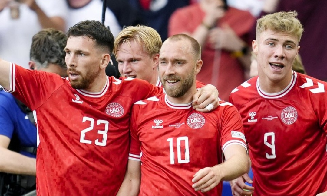 Selebrasi pemain Denmark usai Christian Eriksen mencetak gol ke gawang Slovenia
