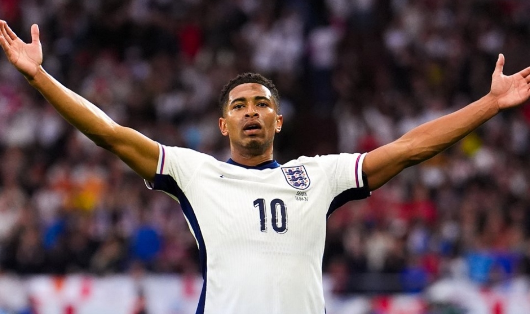 Selebrasi Jude Bellingham usai mencetak gol bagi Inggria ke gawang Serbia