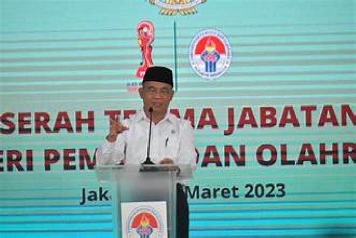 Muhadjir Effendy selaku Menteri Koordinator Bidang Pembangunan Manusia dan Kebudayaan (Menko PMK), menyampaikan klarifikasi terkait bansos judi online.