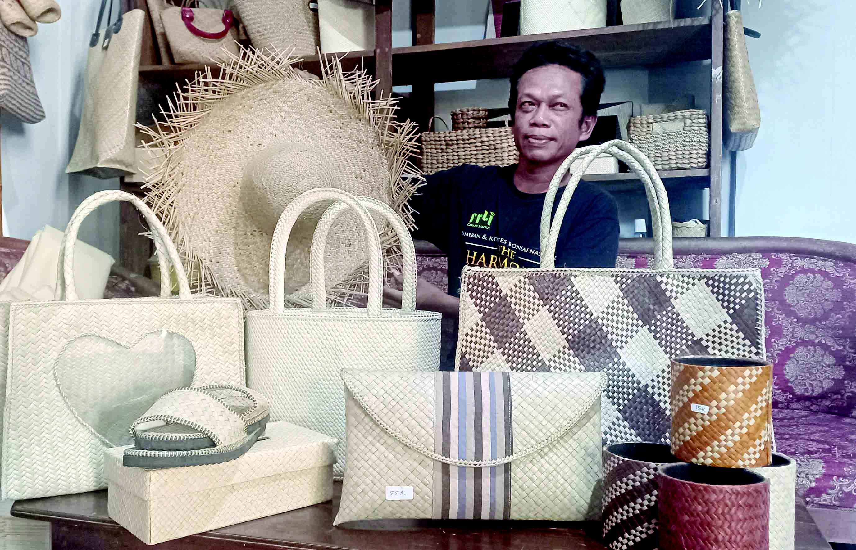 ILUSTRASI BARANG EKSPOR