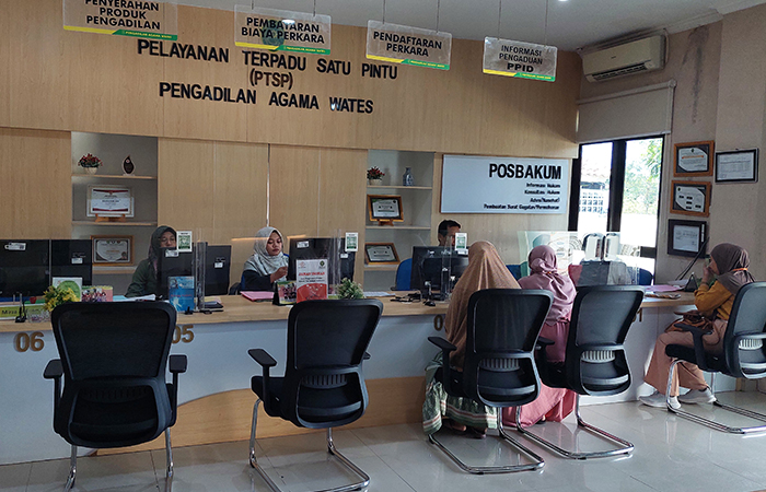 SATU PINTU: Suasana loket Pelayanan satu pintu di Pengadilan Agama Wates.ANOM BAGASKORO/RADAR JOGJA