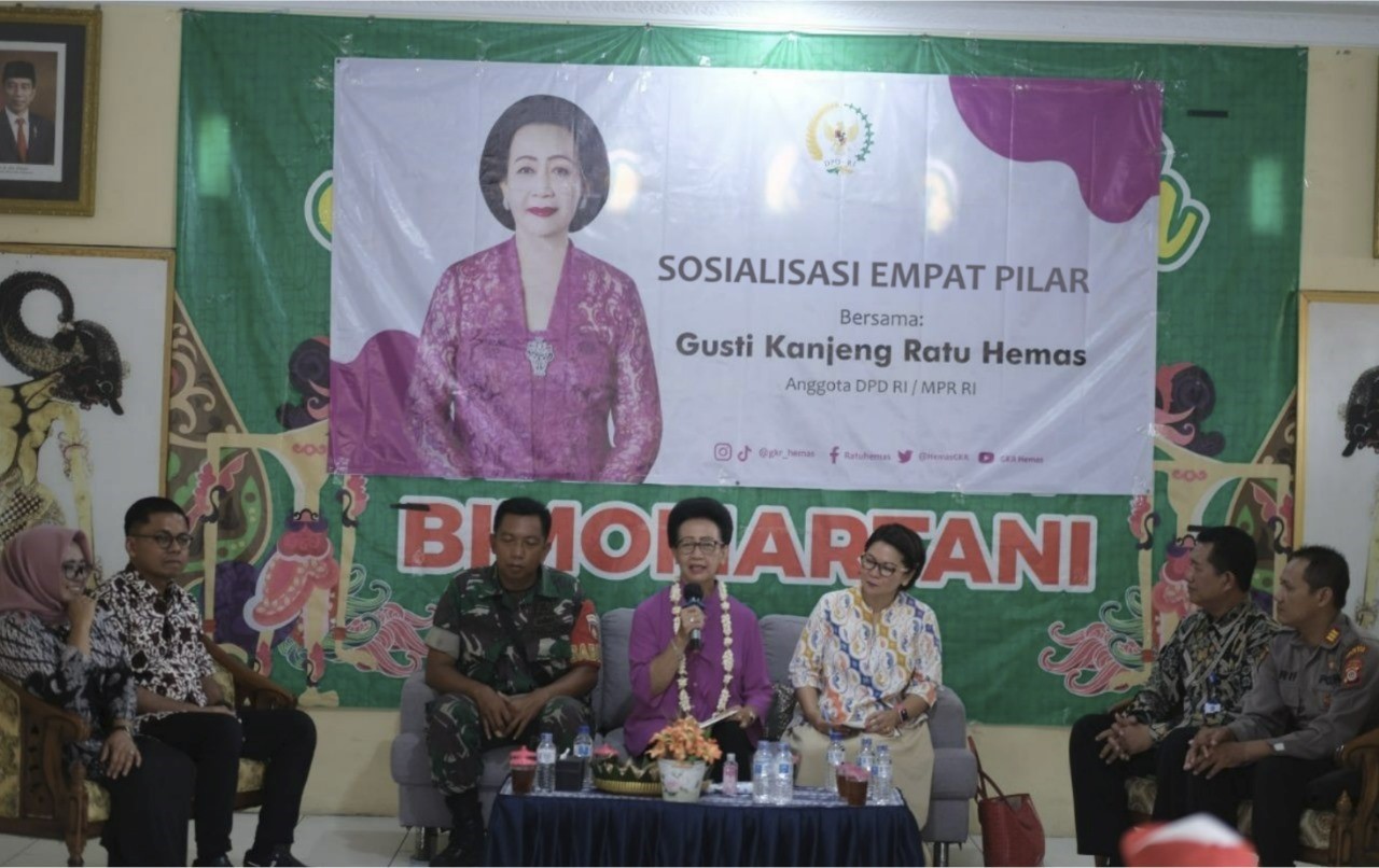 Anggota MPR RI GKR Hemas dalam sosialisasi empat pilar di Bimomartani Ngemplak