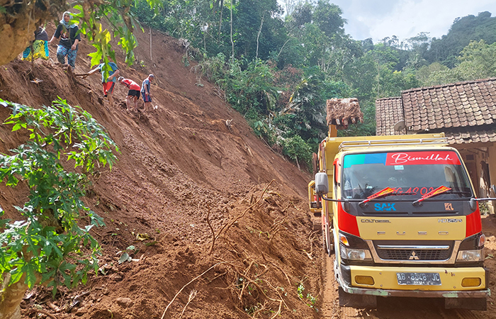 TERDAMPAK: Rumah salah satu warga terdampak longsor, namun tak mendapat stimulan.ANOM BAGASKORO/RADAR JOGJA