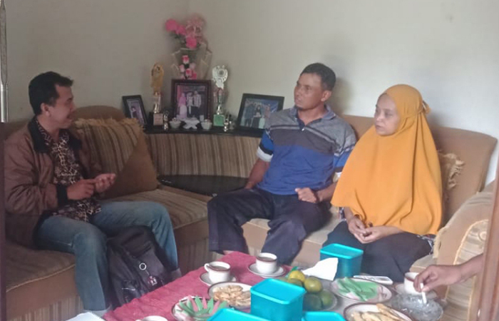 Migrant Care Kebumen mengunjungi rumah Revi Cahya Windi Sulihatun, 24, yang kini sedang ditahan pihak otoritas keamanan Jepang. (Dokumentasi Migrant Care)