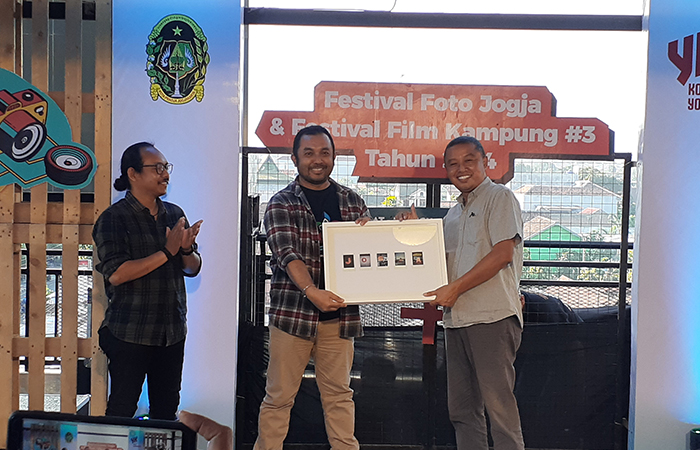 Pembukaan Festival Foto Jogja dan Festival Film Kampung #3 2024 di Rooftop Pasar Prawirotaman, Jogja, Jumat (21/6).IWAN NURWANTO/RADAR JOGJA