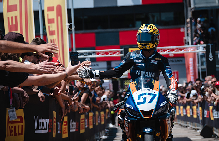 MEMBANGGAKAN: Pembalap motor andalan DIJ Aldi Satya Mahendra meraih juara pada race ke-2 ajang WorldSSP300 di Sirkuit Misano Italia, pekan lalu.Dok. Yamaha&nbsp;