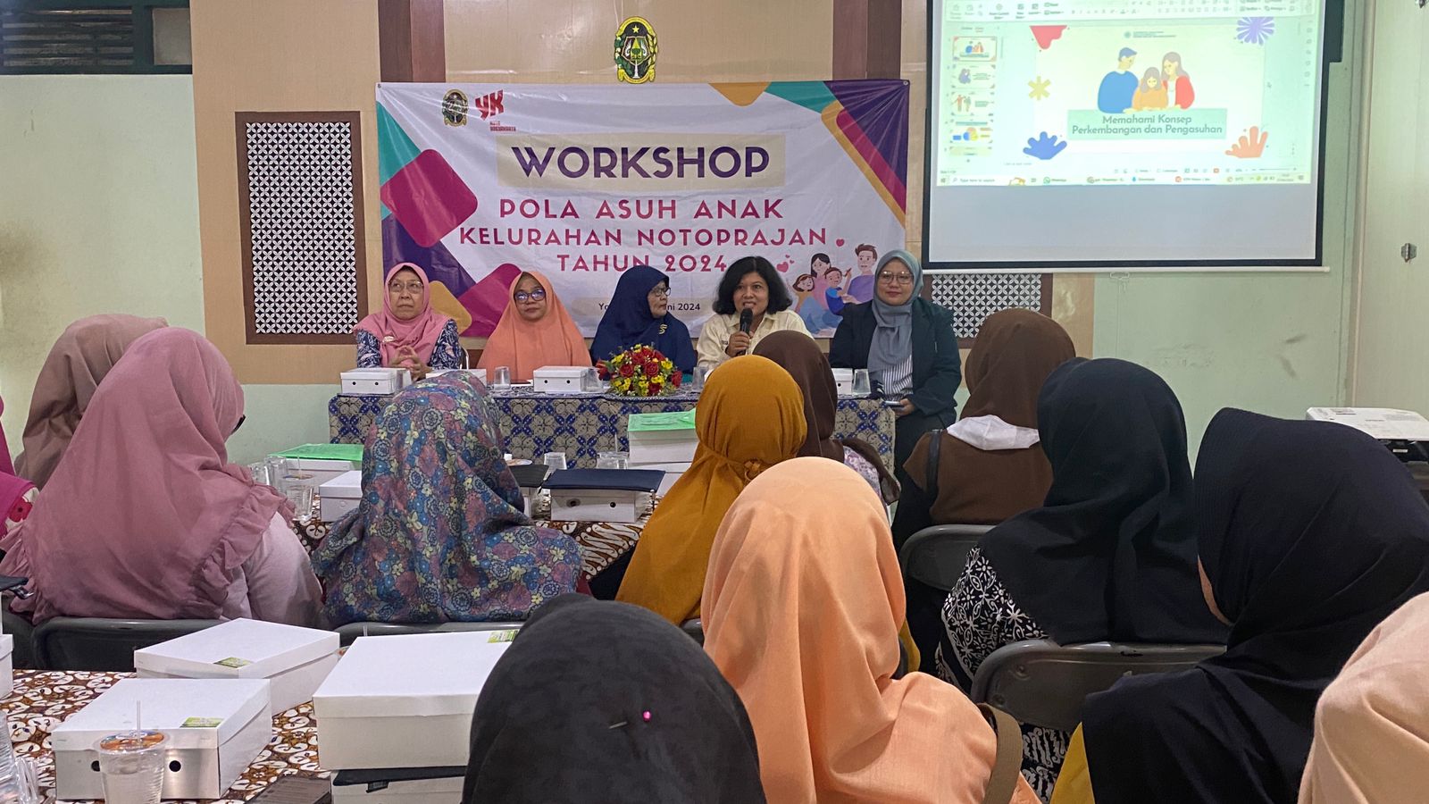 Suasana Wokrshop Pola Asuh Anak di Kantor Kelurahan Notoprajan.  (Agung Dwi Prakoso / Radar Jogja)