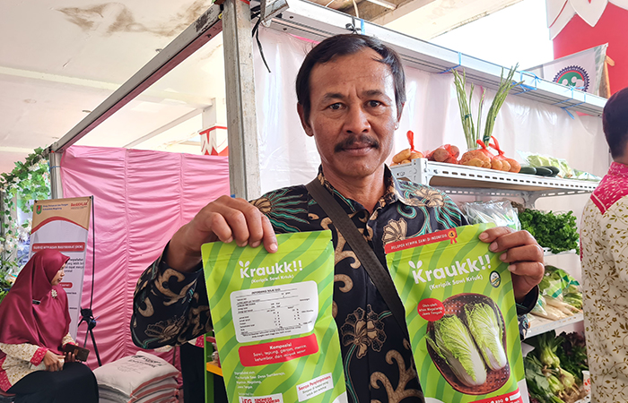 INOVATIF: Sejumlah warga di Kecamatan Ngablak memanfaatkan peluang bisnis dengan membuat keripik sawi. Bahkan, kini sudah dipasarkan ke luar kota.NAILA NIHAYAH/RADAR JOGJA