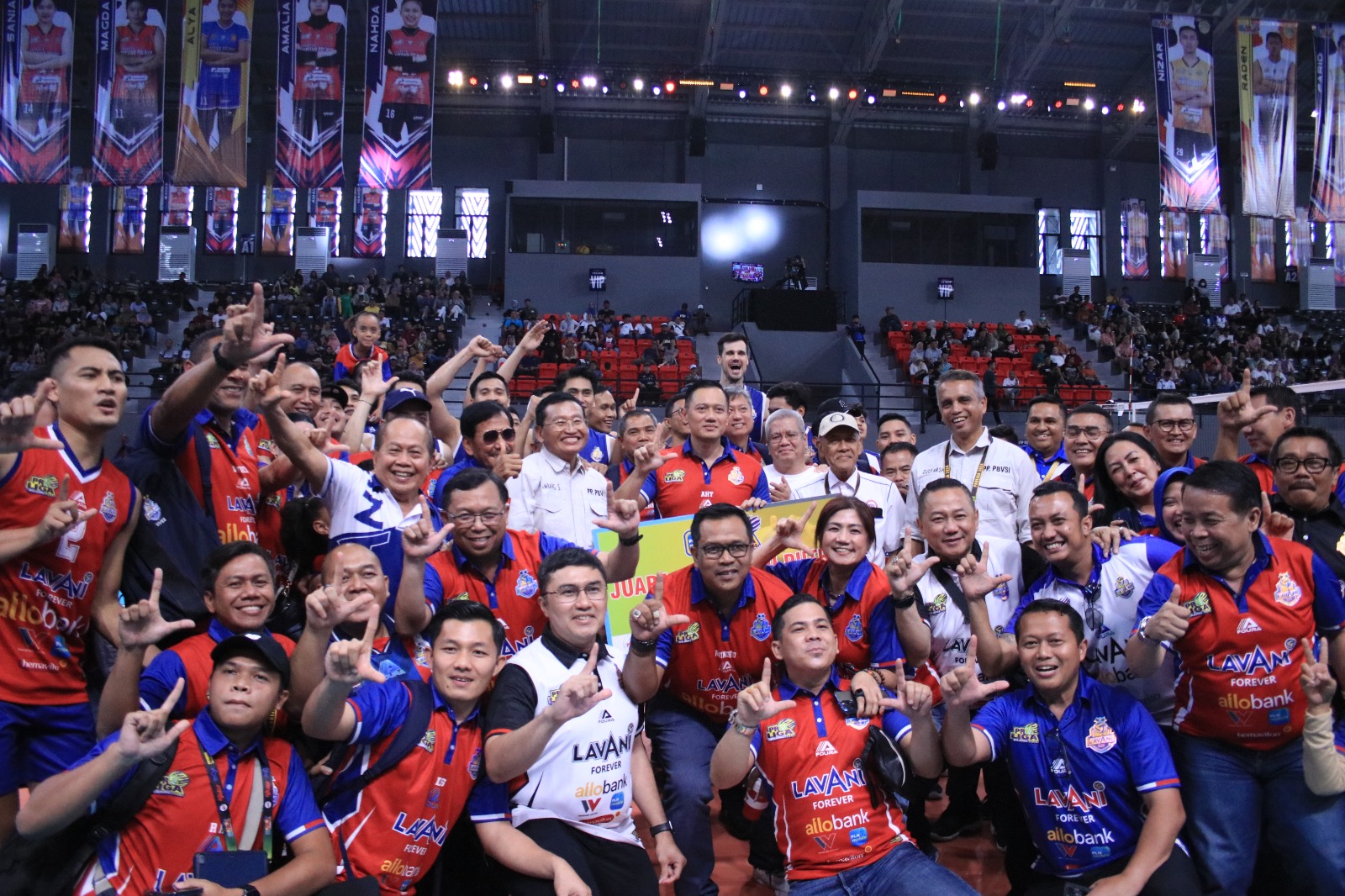 Kegembiraan tim ofisial LavAni usai menjadi juara putara kedua.