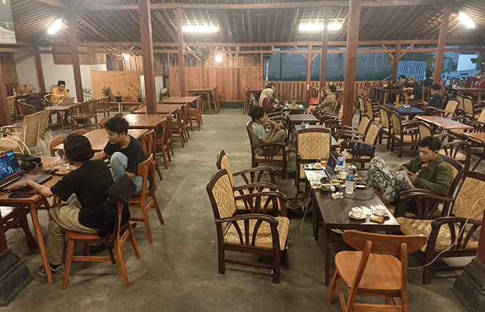 Suasana Kafe Basabasi Cabang Kragilan, Minggu (23/6).Gregorius Bramantyo/Radar Jogja
