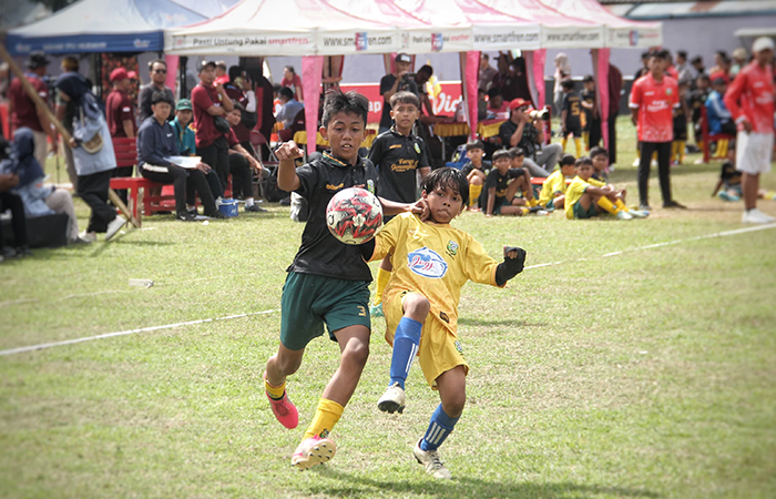 SERU: Sejumlah peserta saat bertanding dalam Festival FORSGI DIY 2024 di Stadion Dwi Windu, Bantul, (23/6).Gregorius Bramantyo/Radar Jogja