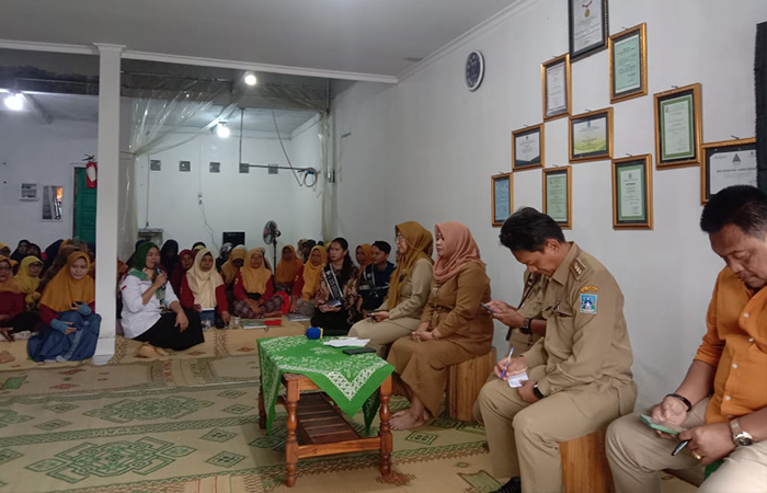 FOKUS: Pelaku UMKM di Pakem saat mengikuti kegiatan Sambung Rasa di wilayah Kapanewon Pakem (24/6).Delima&nbsp;Purnamasari/Radar Jogja