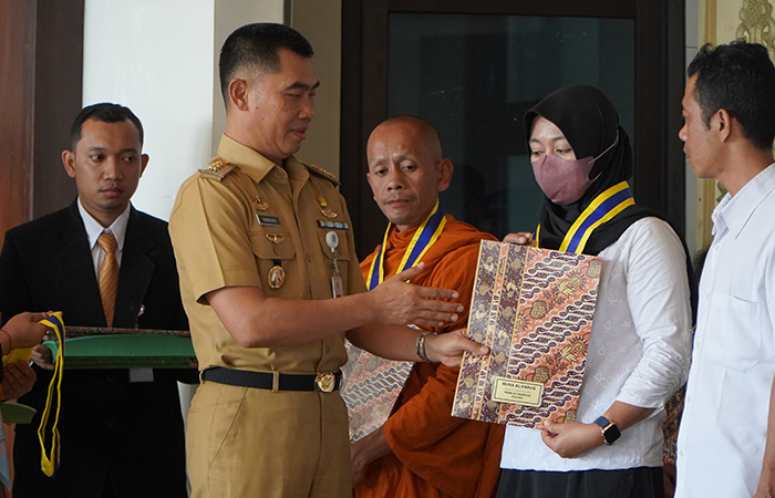 SEMANGAT - Acara purna wiyata dan expose hasil belajar pendidikan non rormal Pusat Kegiatan Belajar Masyarakat (PKBM) di Pendopo Gedung SKB pada Senin (24/6/2024)(Doc Pemkab Gunungkidul)&nbsp;