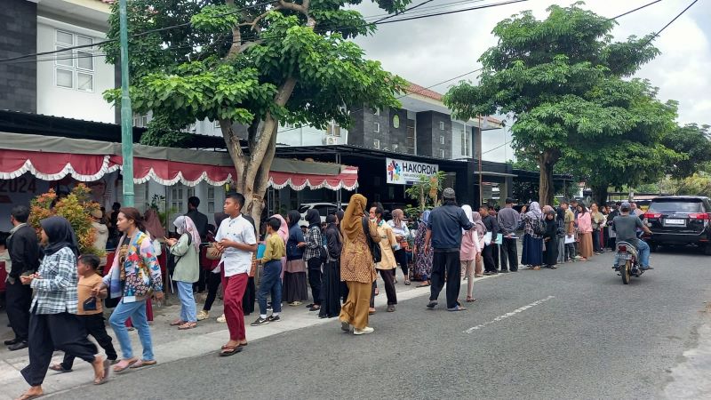 Suasana di Gedung A Kantor Disdikpora Bantul yang sedang mengatifkan DTKS sebagai syarat untuk jalur afirmasi SMP negeri.&nbsp;