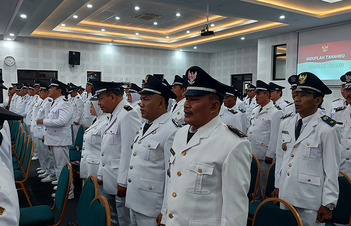BERLANJUT: Lurah di Kulon Progo menerima pengukuhan langsung dari Pj Bupati Kulon Progo Srie Nurkyatsiwi
