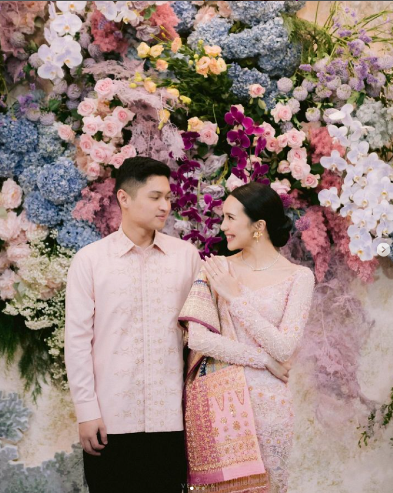 Beby Tsabina dan Rizki Natakusumah resmi menikah.