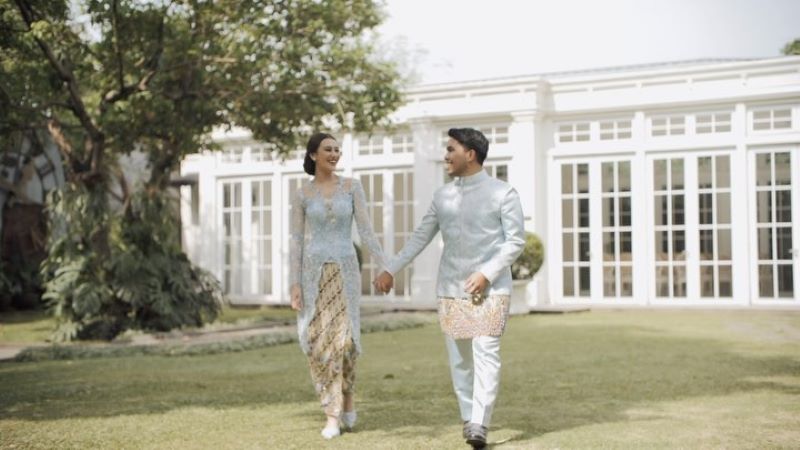 Potret foto Thariq Halilintar dan Aaliyah Massaid saat lamaran.