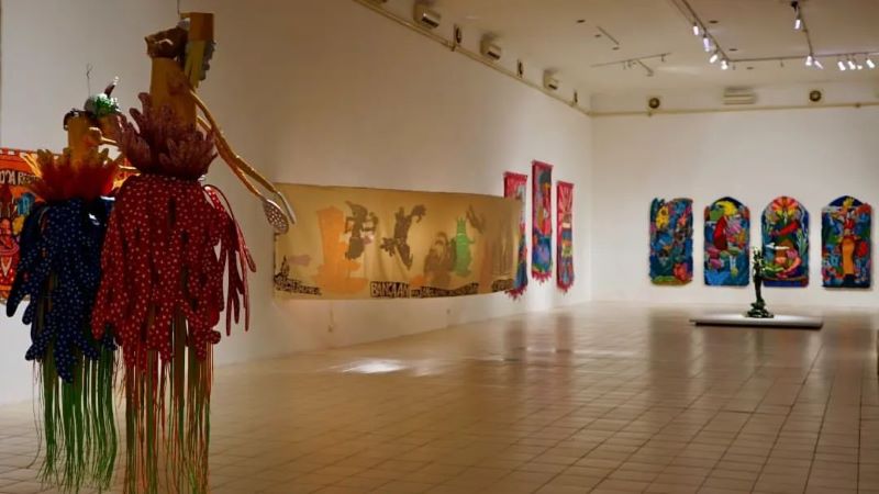 Ilustrasi suasana pameran seni di Jogja Galeri.