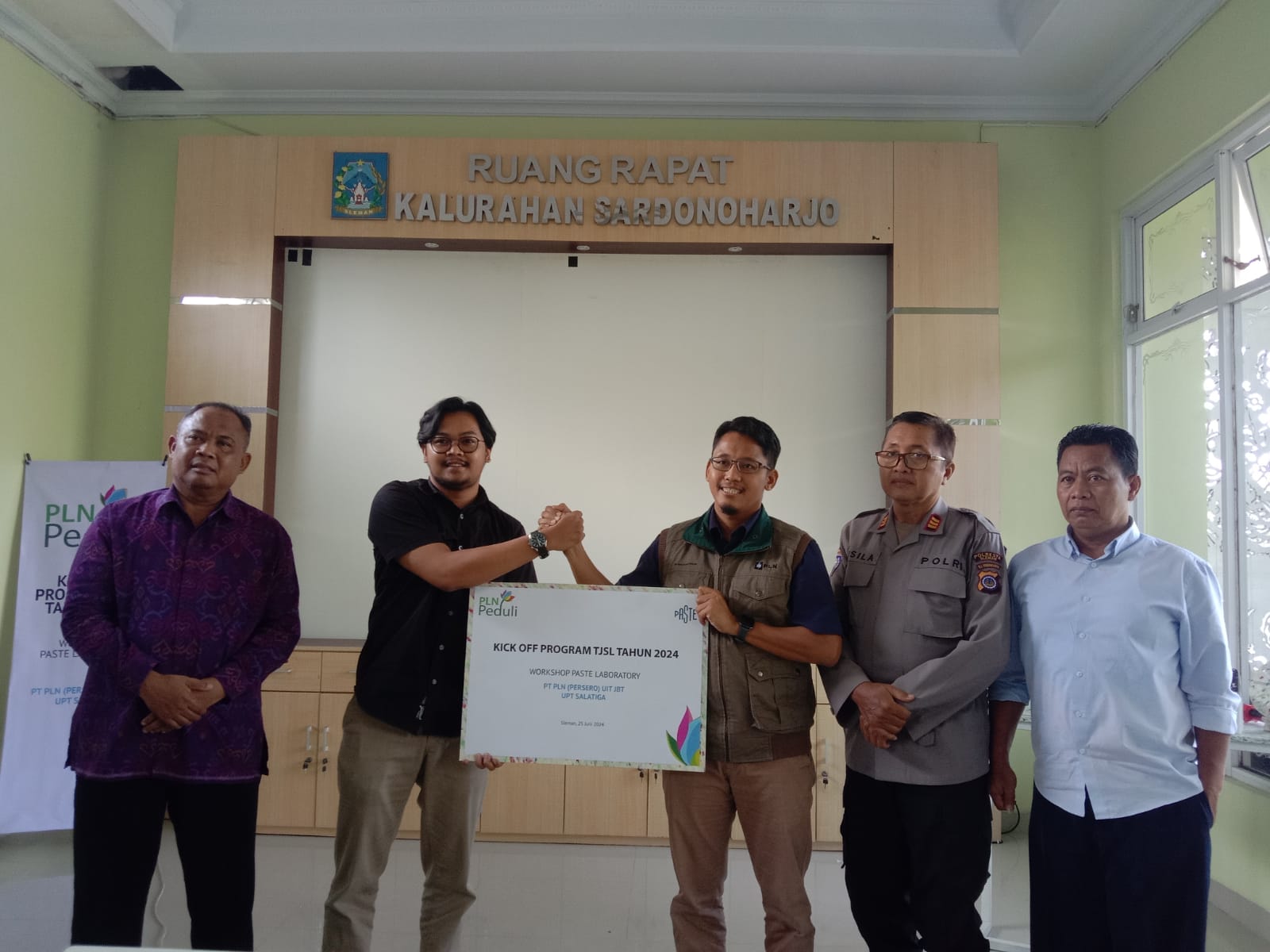 Peserta acara Kick Off Program TJSL Tahun 2024 di Kantor Kalurahan Sardonoharjo, Selasa (25/6).