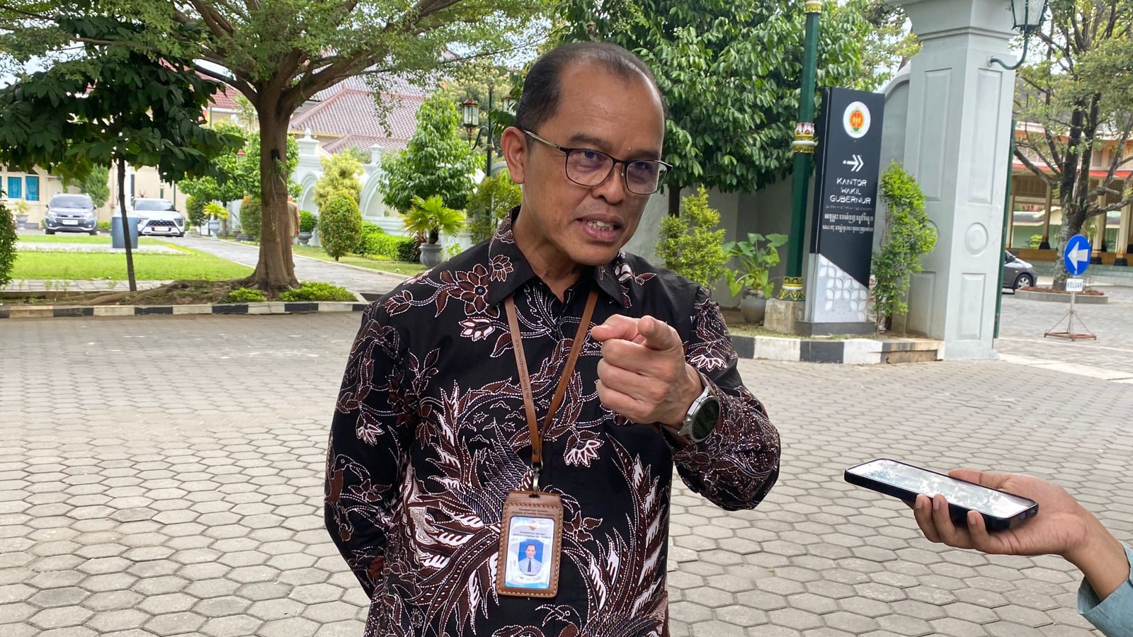 Sekprov DIY Beny Suharsono di Kompleks Kepatihan Yogyakarta.   (Agung Dwi Prakoso/Radar Jogja)
