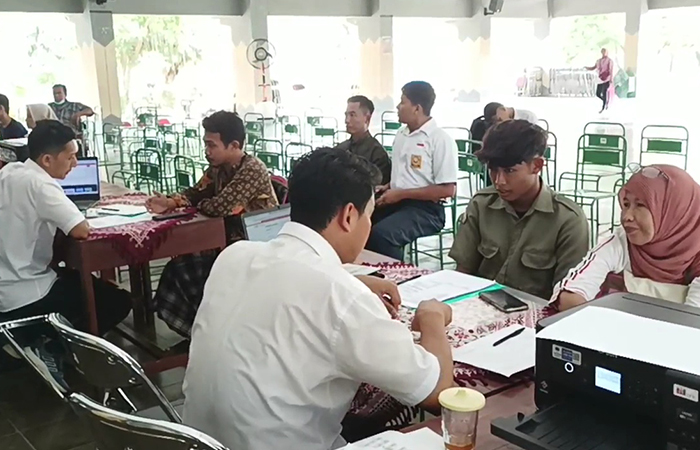 PPDB: Siswa didampingi wali murid mendaftar PPDB di SMKN 2 Pengasih.ANOM BAGASKORO/RADAR JOGJA