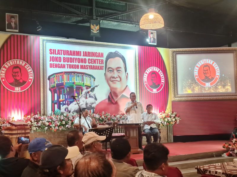 PAPARAN: Bakal calon wali Kota Magelang Joko Budiyono mengadakan kegiatan politis guna menyongsong Pilkada 2024 di Rumah Makan Omah Mami, Kota Magelang, Rabu malam (26/6/2024).