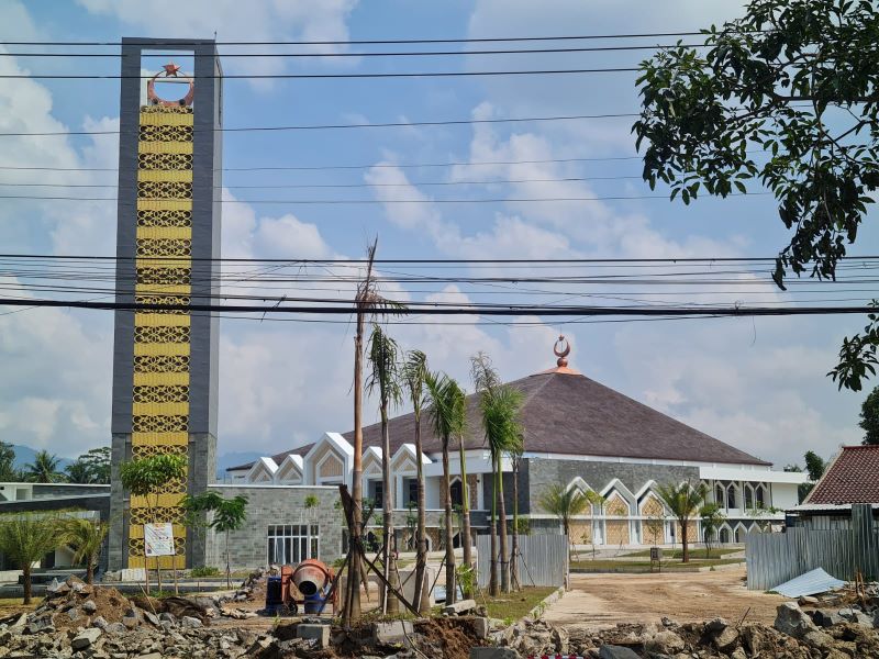 BERDIRI MEGAH: Bangunan Masjid Agung Jawa Tengah (MAJT) di Sawitan, Mungkid, Magelang sudah selesai. Tinggal menyelesaikan penataan kawasan.