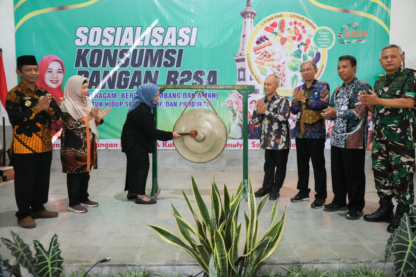 TERPILIH: Bupati Sleman saat meluncurkan Rumah Pangan Beragam, Bergizi Seimbang dan Aman (B2SA) yang merupakan program pemerintah pusat di Kalurahan Margomulyo, Seyegan Kamis (27/6/2024).
