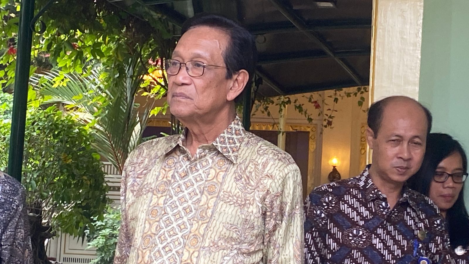 Gubernur DIY, Hamengku Buwono X di Kompleks Kepatihan, Yogyakarta.   (Agung Dwi Prakoso/ Radar Jogja)