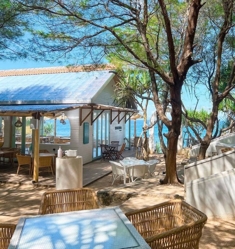 Keindahan resto pinggir pantai.