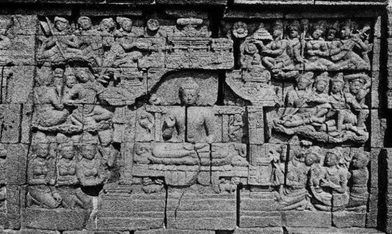 Relief yang terdapat di Borobudur.