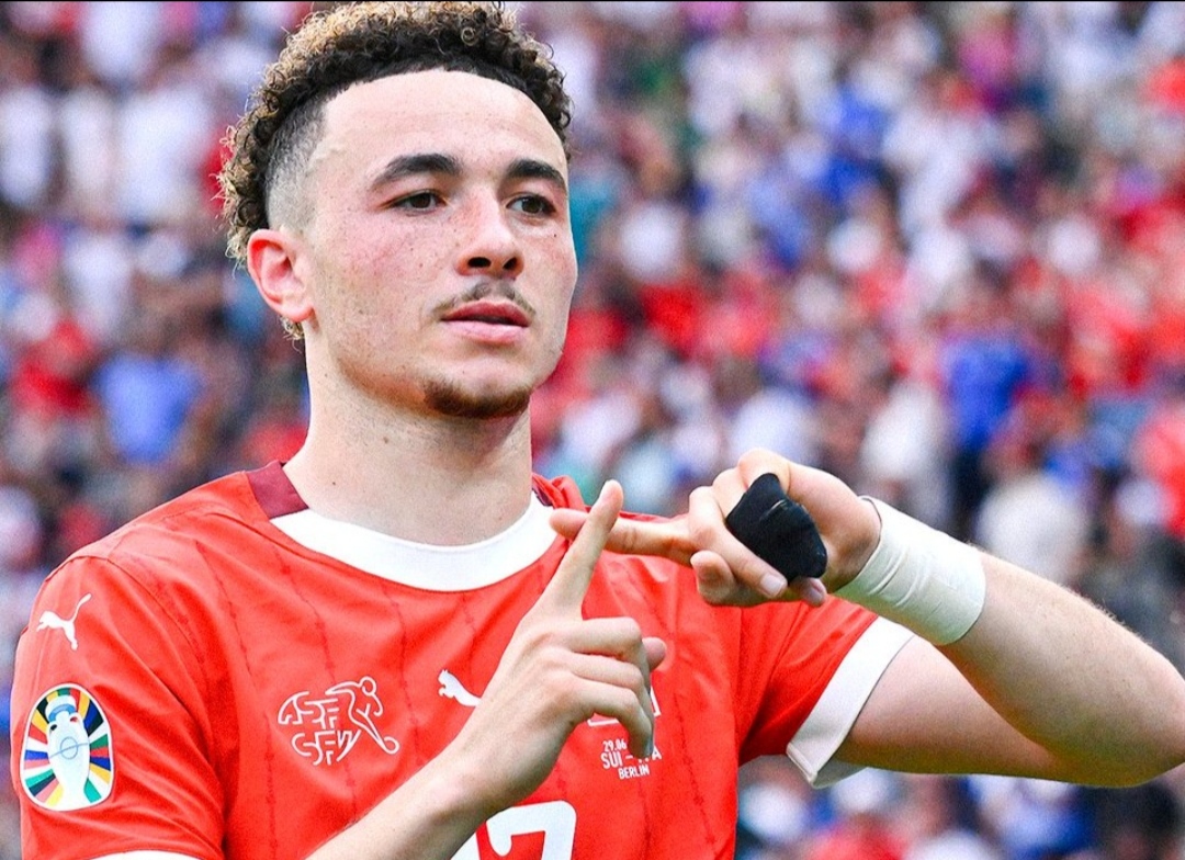 Selebrasi Ruben Vargas usai mencetak gol kedua Swiss ke gawang Italia (getty)