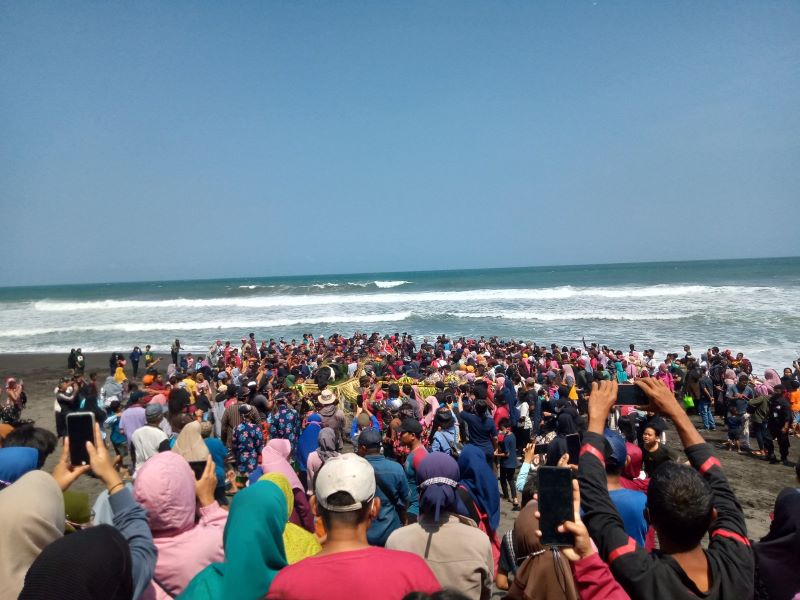 SEMARAK: Suasana Labuhan Pantai Goa Cemara Kabupaten Bantul beberapa waktu lalu.
