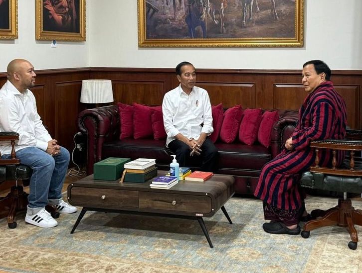 Jokowi jenguk Prabowo pasca operasi.