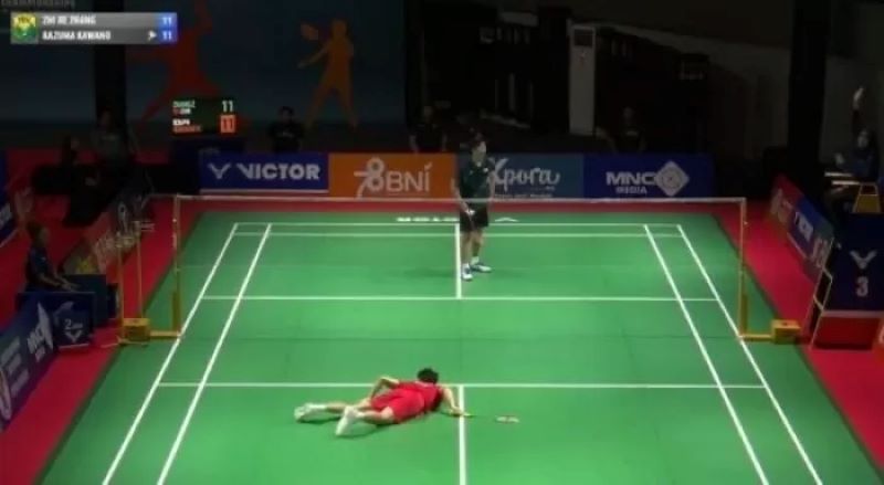 detik-detik Zhang Zhi Jie sempat kejang-kejang di lapangan